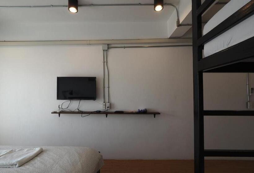 Labkoff Cafe And Hostel