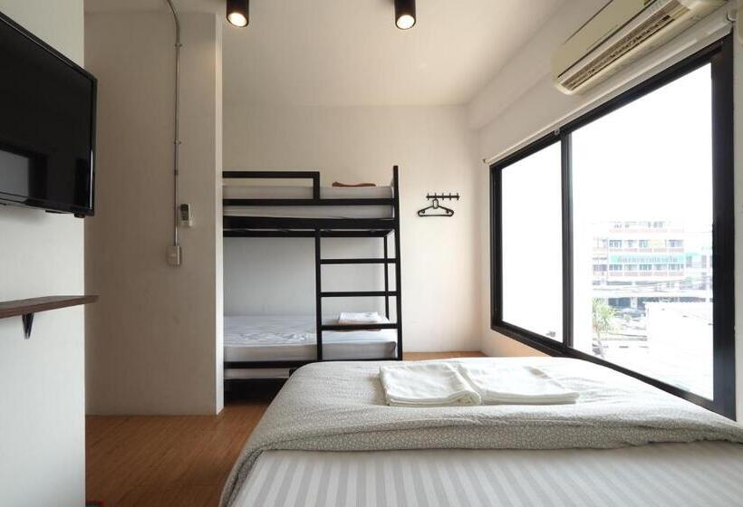 Labkoff Cafe And Hostel