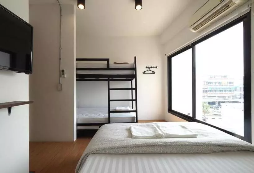 Labkoff Cafe And Hostel