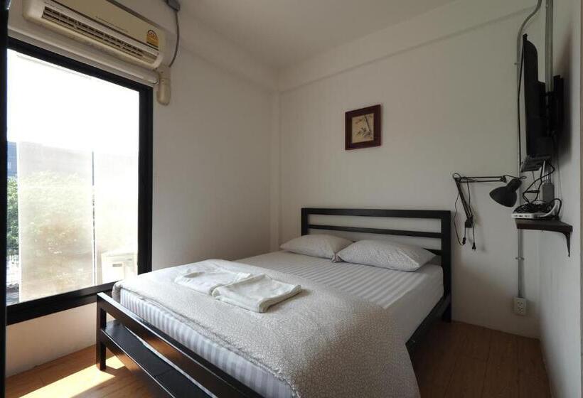 Labkoff Cafe And Hostel