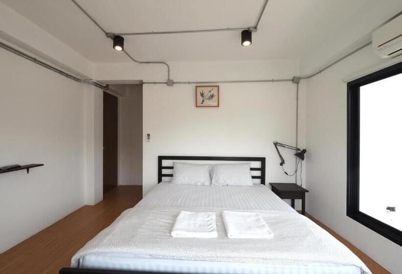 Labkoff Cafe And Hostel