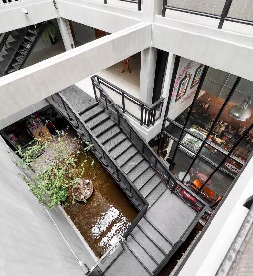 Labkoff Cafe And Hostel