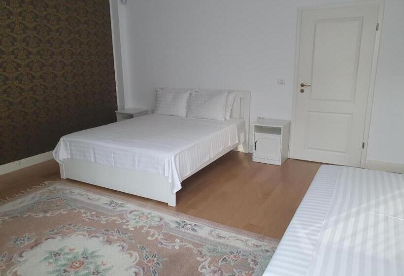 פנסיון French Boutique