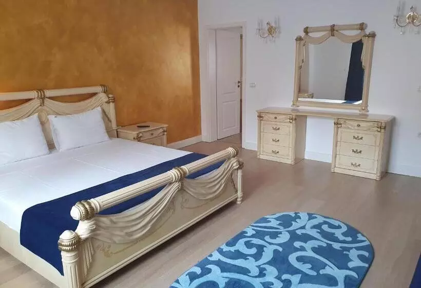 ペンション French Boutique