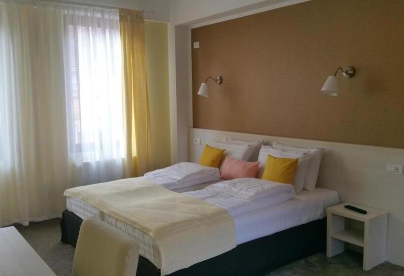 פנסיון French Boutique