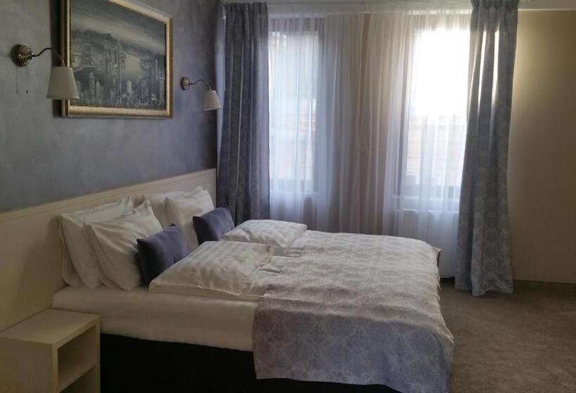 פנסיון French Boutique