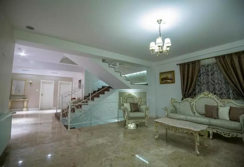 ペンション French Boutique