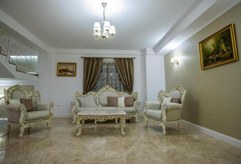 פנסיון French Boutique