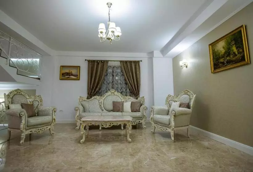 ペンション French Boutique