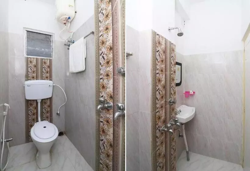 Hotelli Apan Guest House Near Acropolis Mall