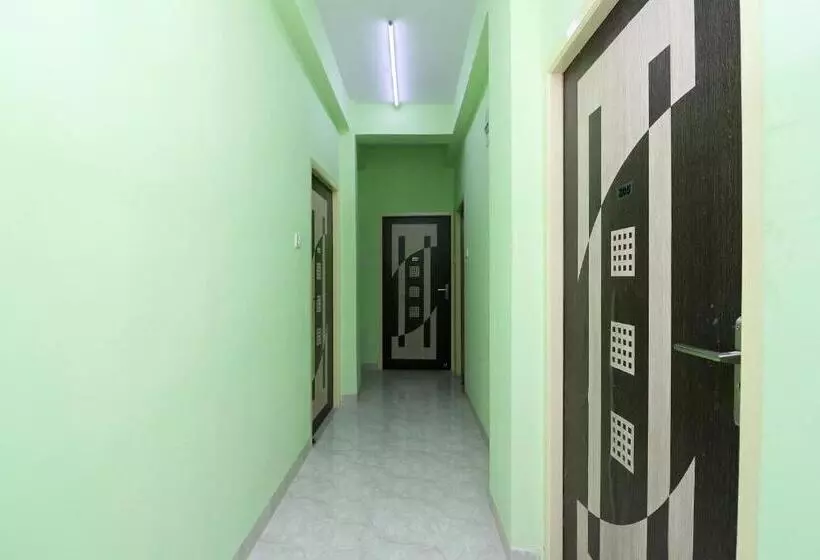 Hotelli Apan Guest House Near Acropolis Mall