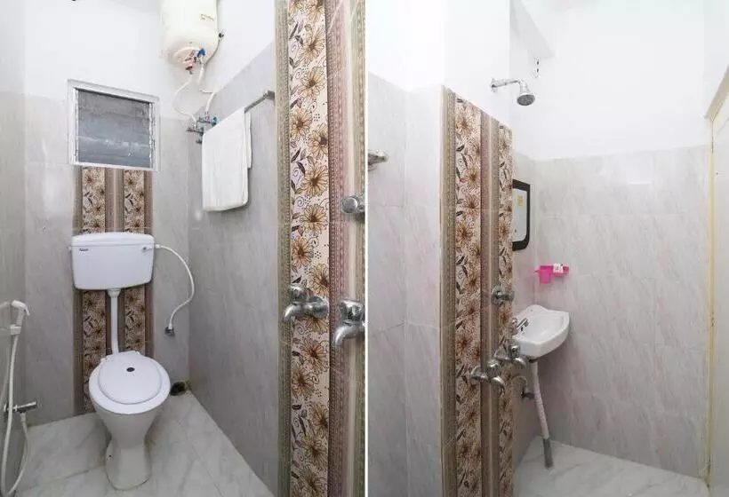 Hotelli Apan Guest House Near Acropolis Mall