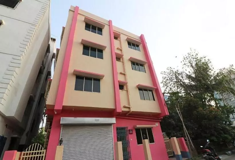 Hotelli Apan Guest House Near Acropolis Mall