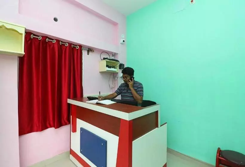 Hotelli Apan Guest House Near Acropolis Mall