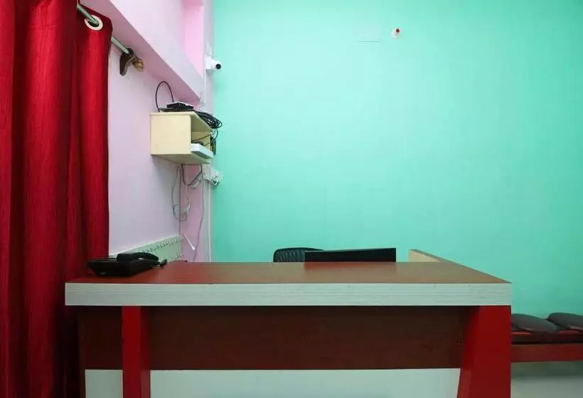 Hotelli Apan Guest House Near Acropolis Mall