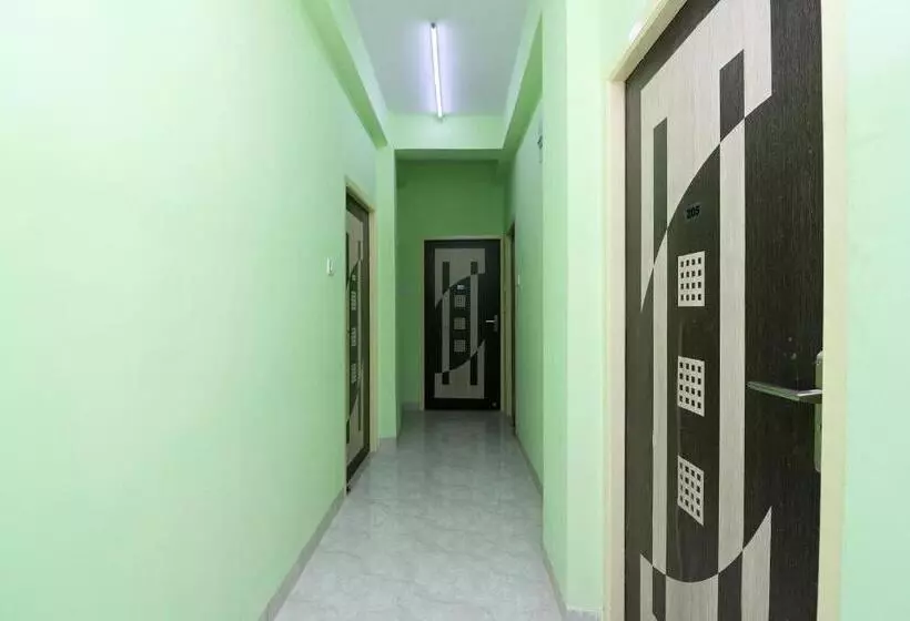 Hotelli Apan Guest House Near Acropolis Mall