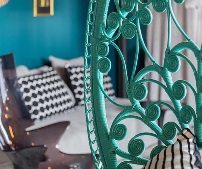 Dina Morgabine Saint Gilles