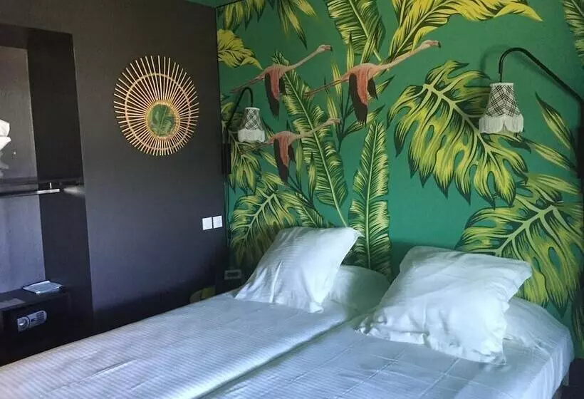 Dina Morgabine Saint Gilles