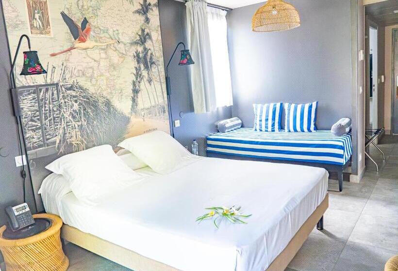 Dina Morgabine Saint Gilles