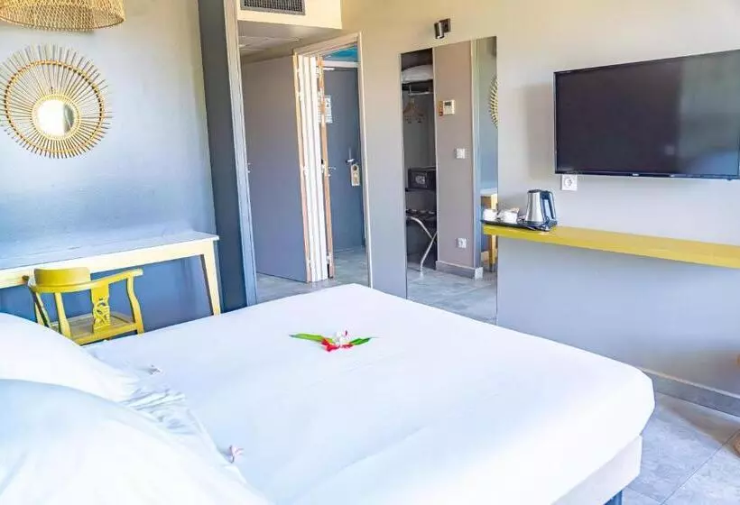 Dina Morgabine Saint Gilles