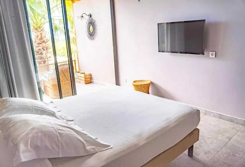 Dina Morgabine Saint Gilles