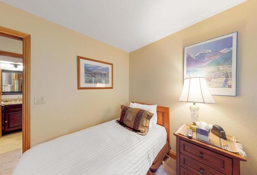 هتل Etta Place Too 106