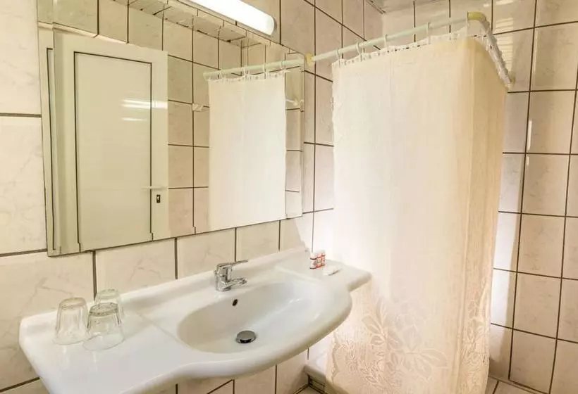 Отель Leonanti Village