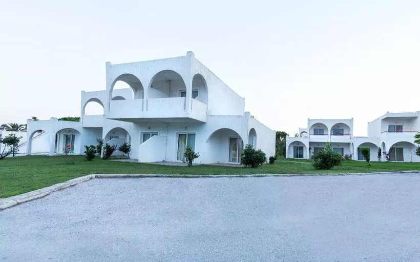 Отель Leonanti Village