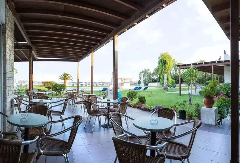 Отель Leonanti Village