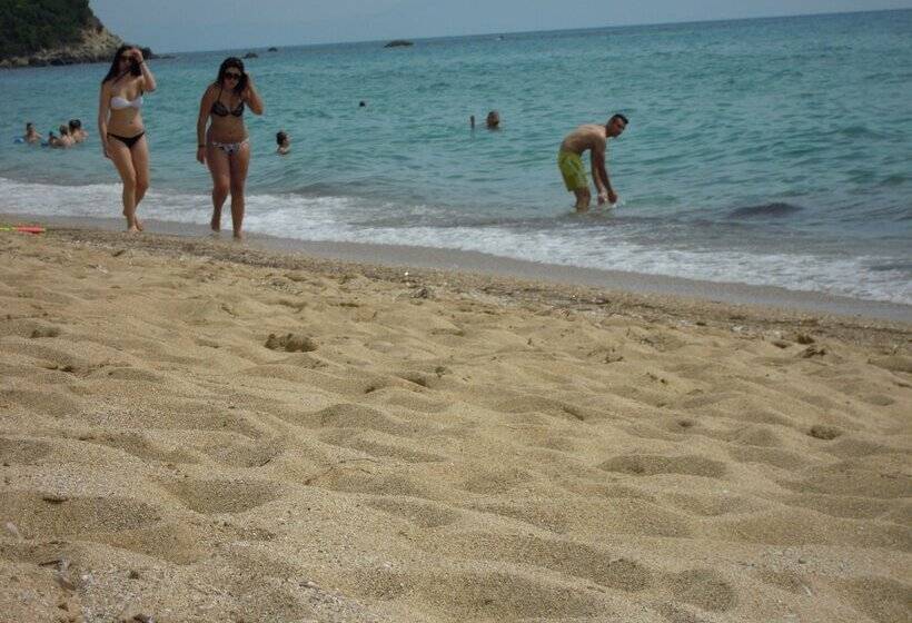 호텔 Loukas Vrachos