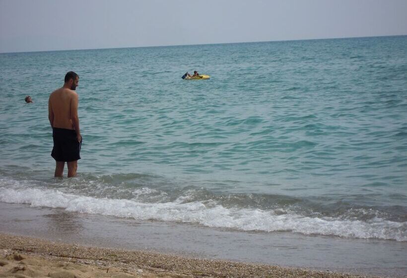 호텔 Loukas Vrachos