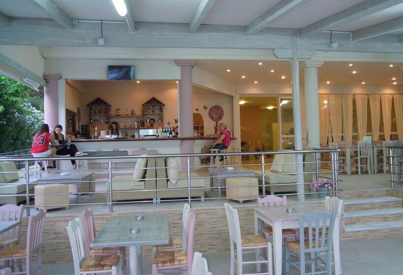 호텔 Loukas Vrachos