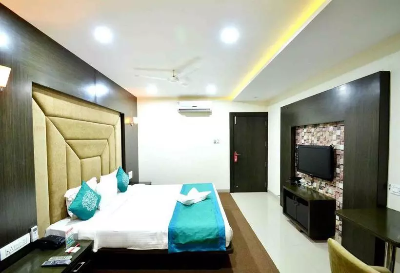 هتل Oyo Premium Alankar Circle