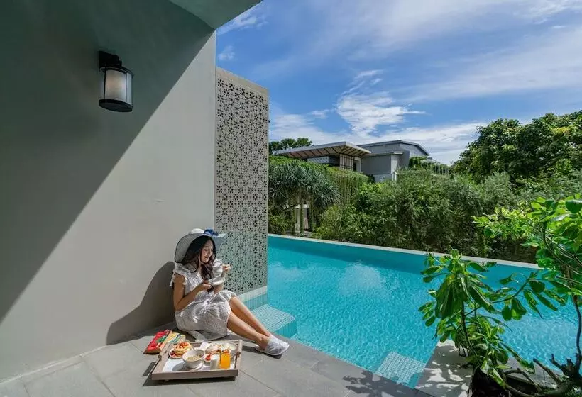 בית מלון כפרי Proud Phuket, Naiyang Beach