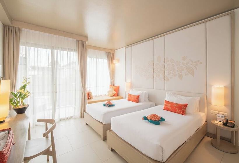 בית מלון כפרי Proud Phuket, Naiyang Beach