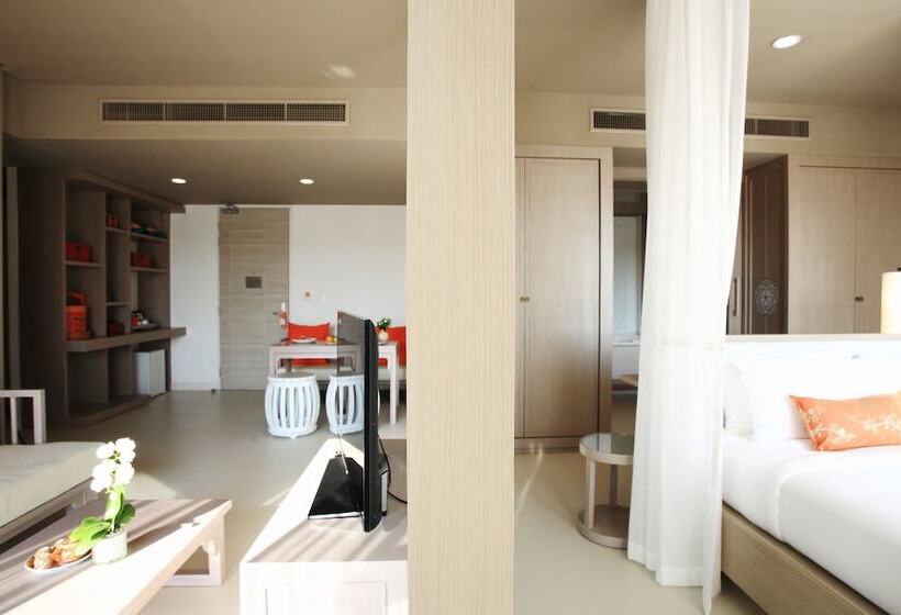 בית מלון כפרי Proud Phuket, Naiyang Beach