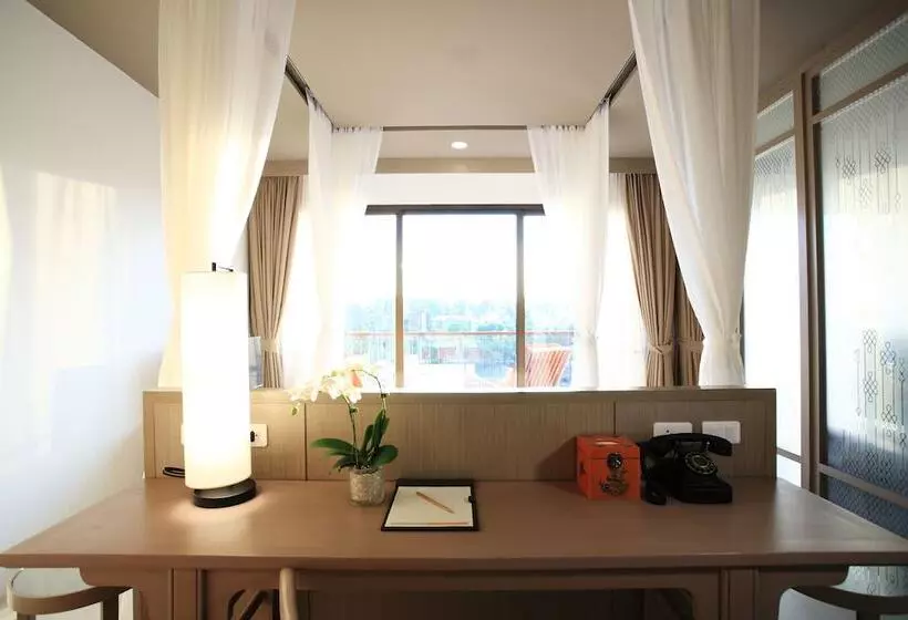 בית מלון כפרי Proud Phuket, Naiyang Beach