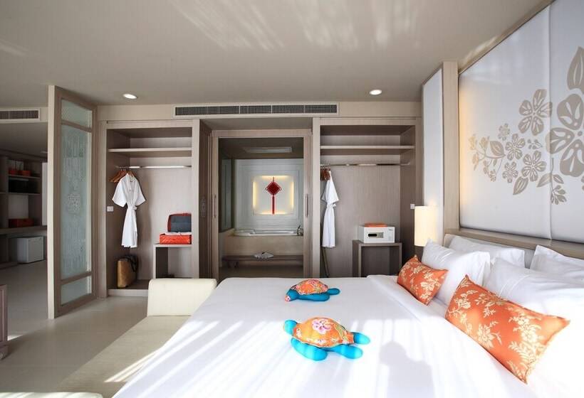 בית מלון כפרי Proud Phuket, Naiyang Beach