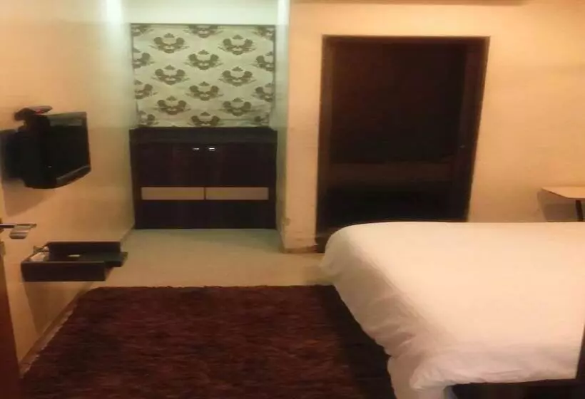هتل Room Maangta 212   Andheri East