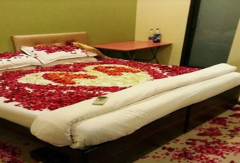 هتل Room Maangta 212   Andheri East