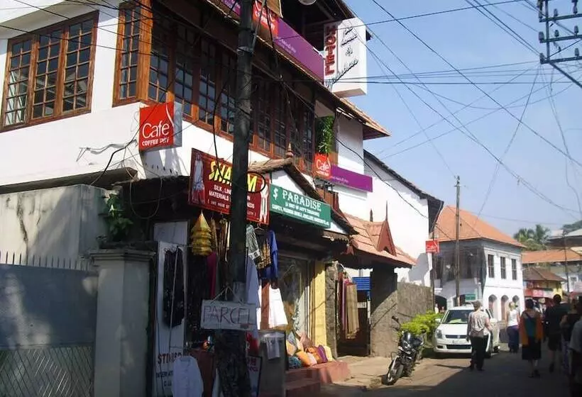 Hotel Treebo Backpackers Inn