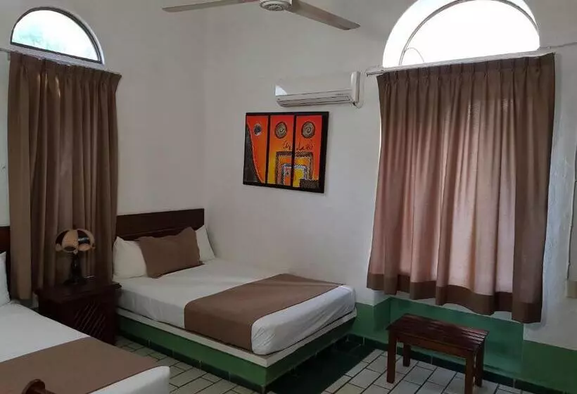 هتل Hacienda De Melaque