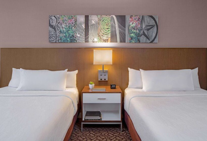 בית מלון כפרי Hilton Garden Inn Downtown Dallas
