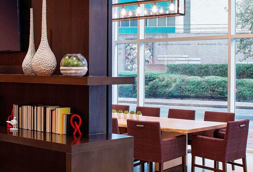 בית מלון כפרי Hilton Garden Inn Downtown Dallas