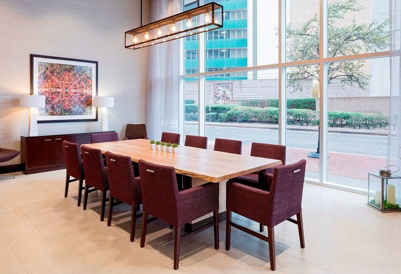 בית מלון כפרי Hilton Garden Inn Downtown Dallas