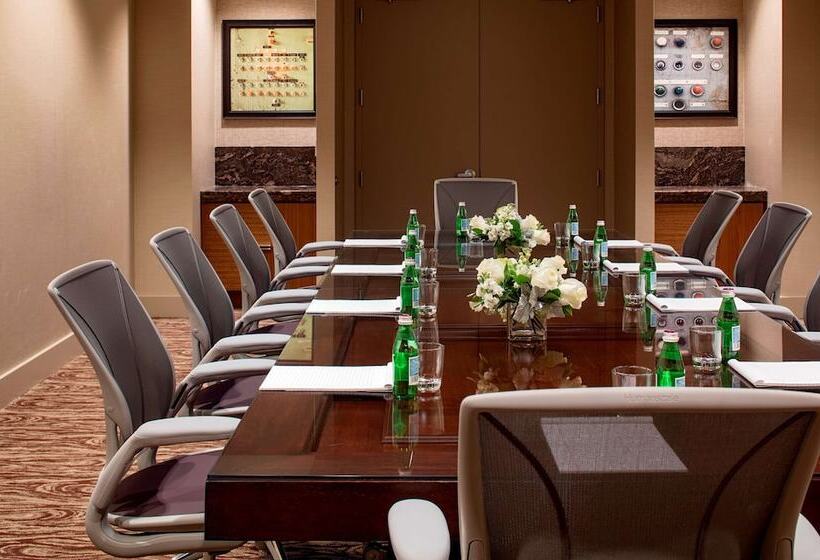 בית מלון כפרי Hilton Garden Inn Downtown Dallas