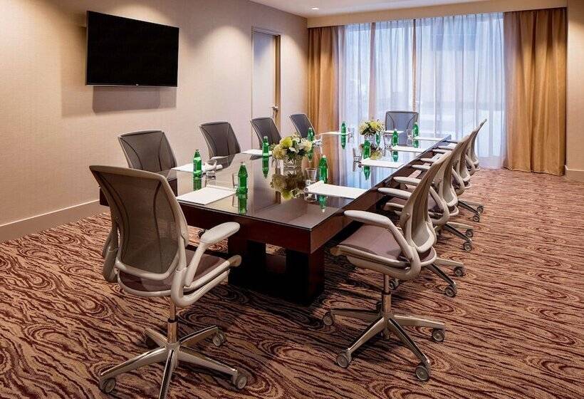 בית מלון כפרי Hilton Garden Inn Downtown Dallas