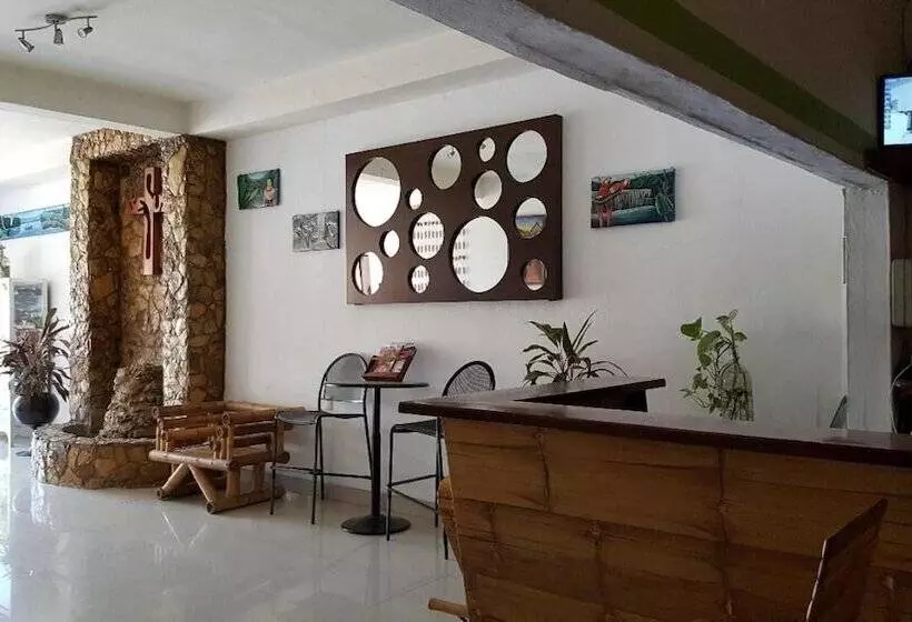 בית מלון כפרי La Quinta Avenida