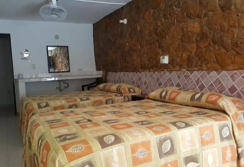 בית מלון כפרי La Quinta Avenida