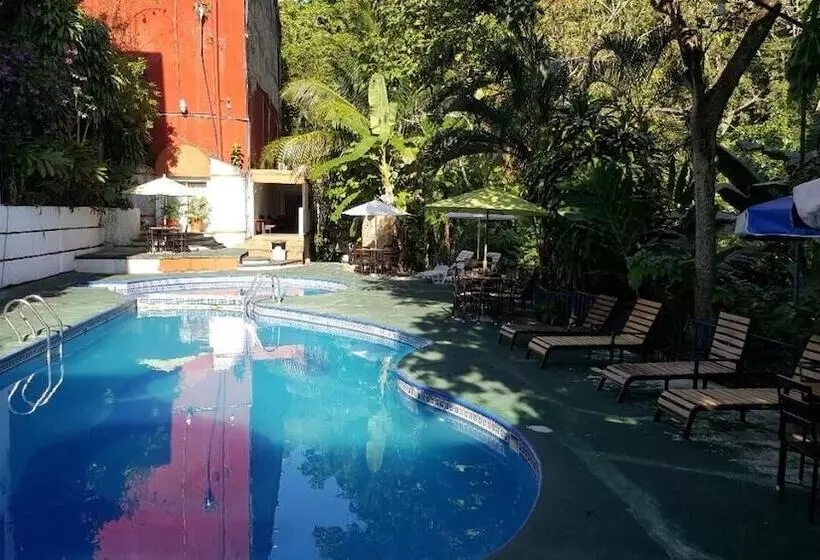 בית מלון כפרי La Quinta Avenida